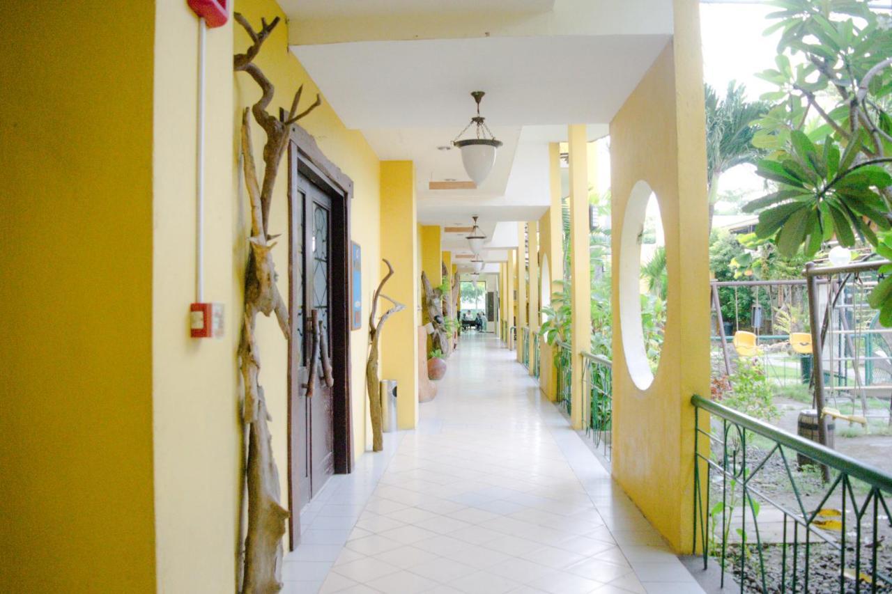 Country Village Hotel Cagayán de Oro Extérieur photo