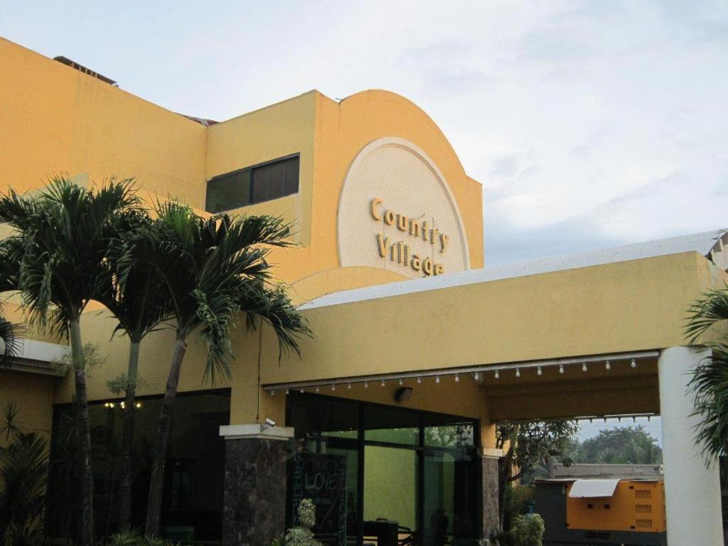 Country Village Hotel Cagayán de Oro Extérieur photo