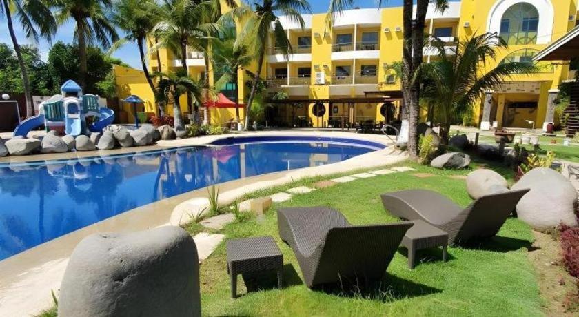 Country Village Hotel Cagayán de Oro Extérieur photo