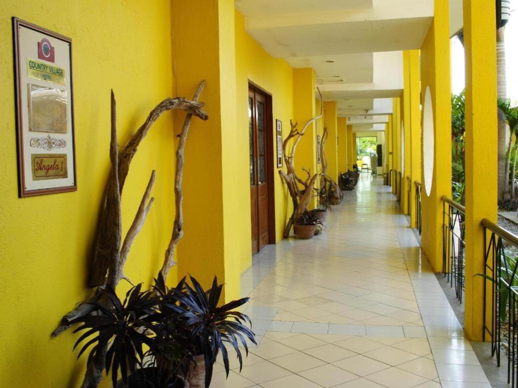 Country Village Hotel Cagayán de Oro Extérieur photo