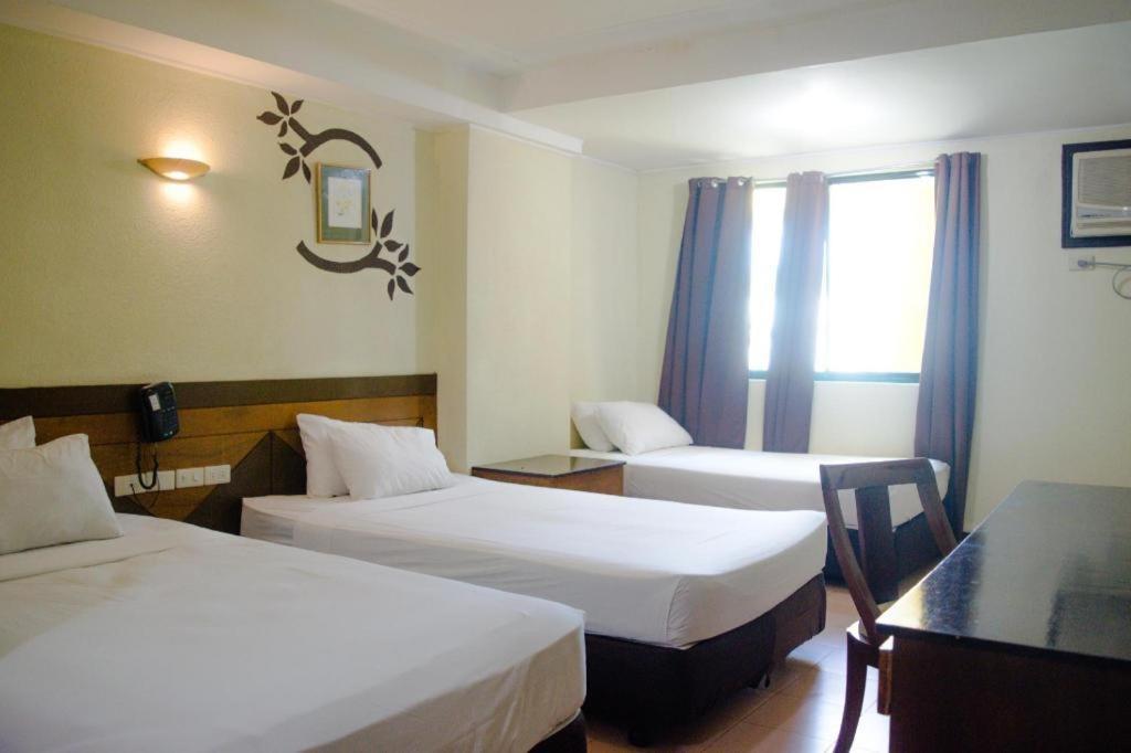 Country Village Hotel Cagayán de Oro Extérieur photo
