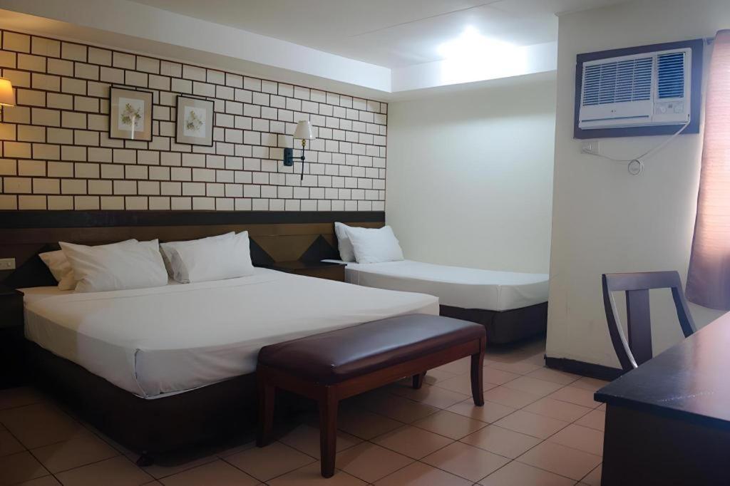Country Village Hotel Cagayán de Oro Extérieur photo
