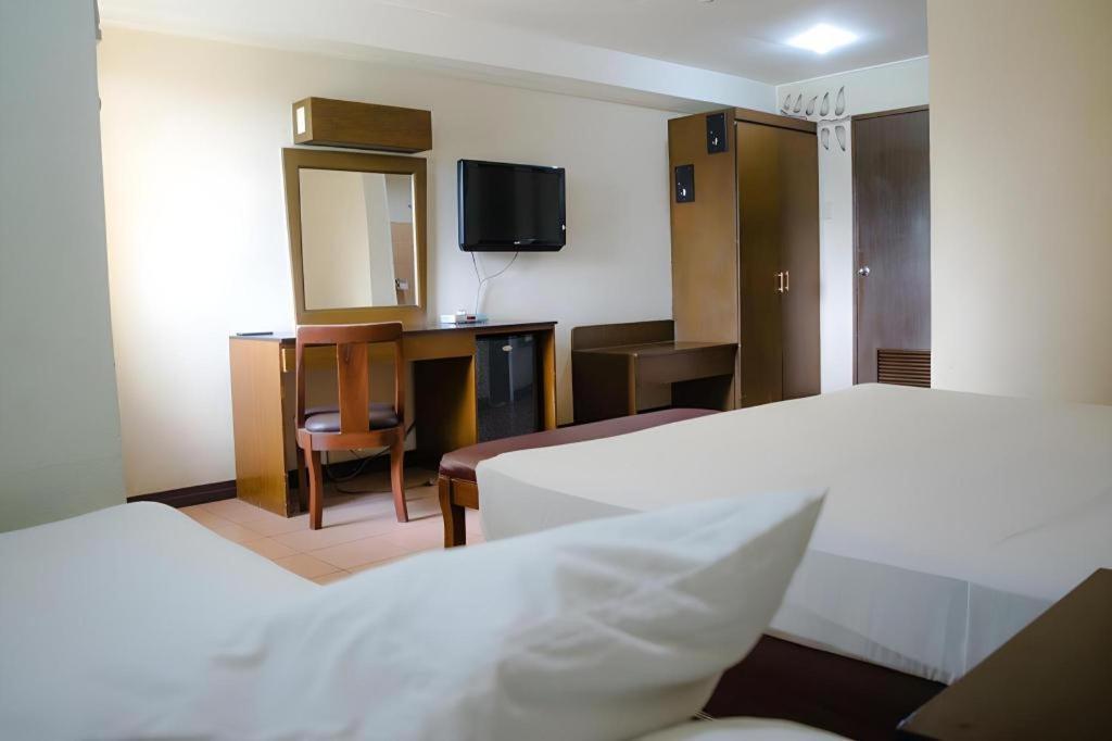 Country Village Hotel Cagayán de Oro Extérieur photo
