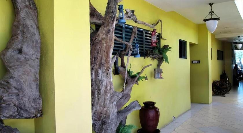 Country Village Hotel Cagayán de Oro Extérieur photo
