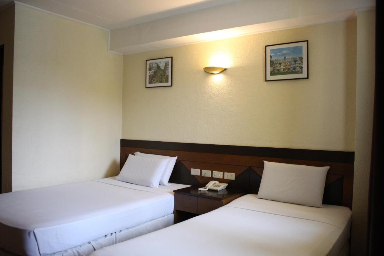 Country Village Hotel Cagayán de Oro Extérieur photo