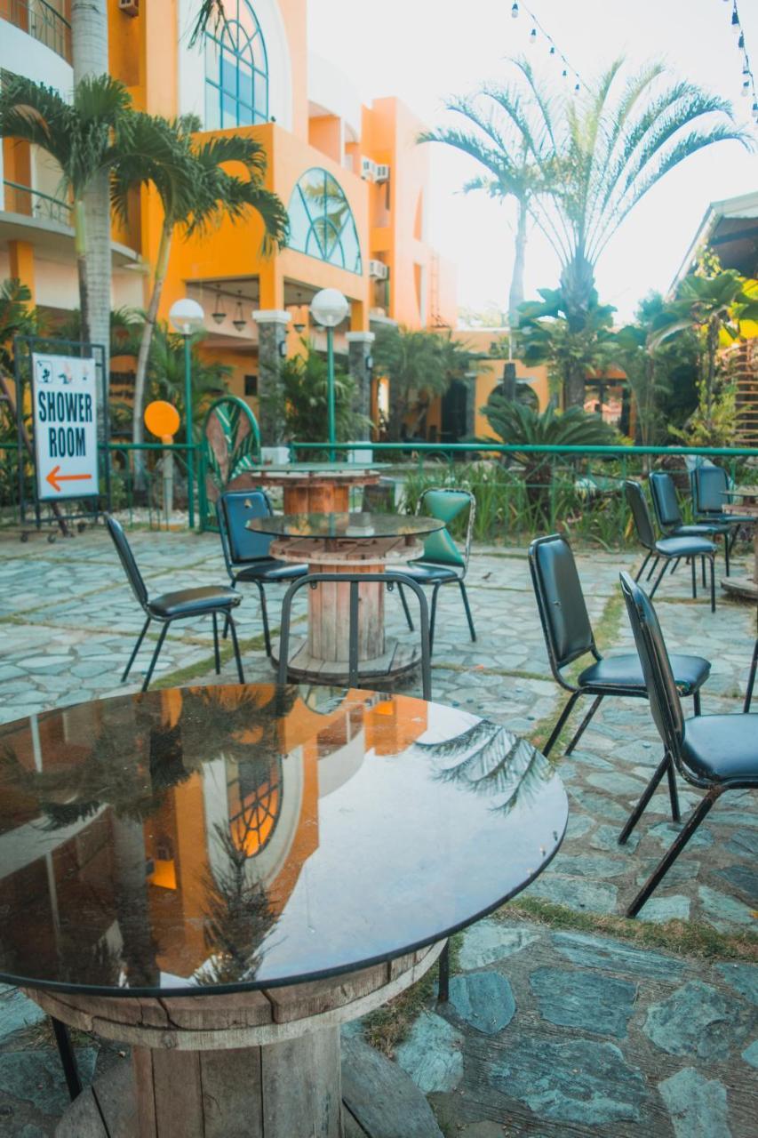 Country Village Hotel Cagayán de Oro Extérieur photo
