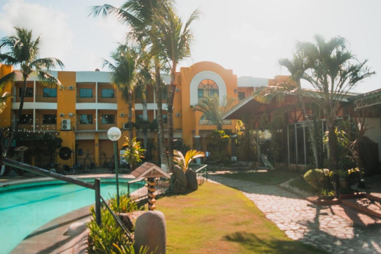 Country Village Hotel Cagayán de Oro Extérieur photo